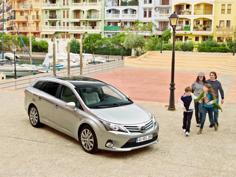 Toyota приступает к производству обновленной модели Avensis 2012 - ФОТОСЕССИЯ