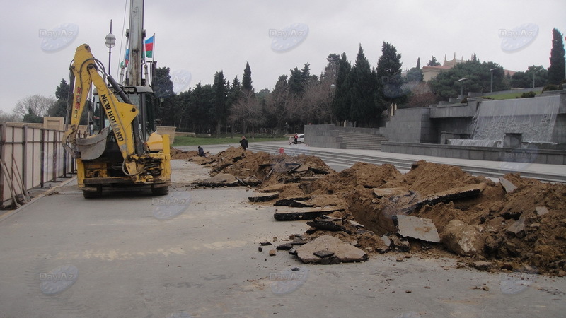 Что сооружают перед зданием Милли Меджлиса в Баку? - ФОТО