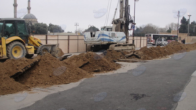 Что сооружают перед зданием Милли Меджлиса в Баку? - ФОТО