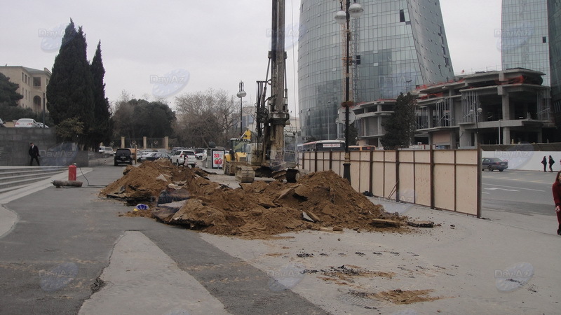 Что сооружают перед зданием Милли Меджлиса в Баку? - ФОТО