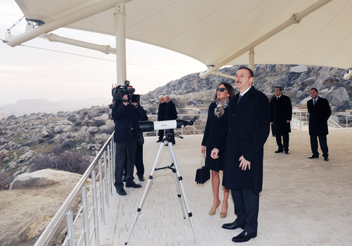 Президент Ильхам Алиев и его супруга Мехрибан Алиева приняли участие в открытии музея, построенного в Гобустанском заповеднике – ФОТО