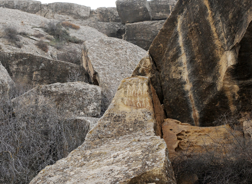 Президент Ильхам Алиев и его супруга Мехрибан Алиева приняли участие в открытии музея, построенного в Гобустанском заповеднике – ФОТО