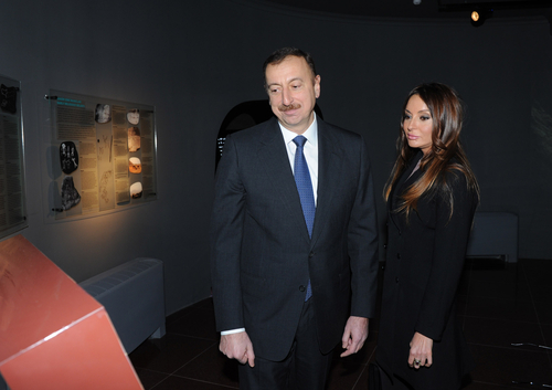 Президент Ильхам Алиев и его супруга Мехрибан Алиева приняли участие в открытии музея, построенного в Гобустанском заповеднике – ФОТО