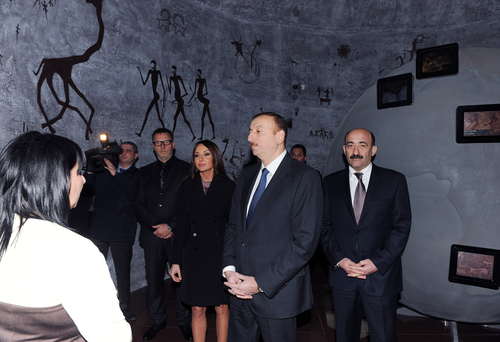 Президент Ильхам Алиев и его супруга Мехрибан Алиева приняли участие в открытии музея, построенного в Гобустанском заповеднике – ФОТО