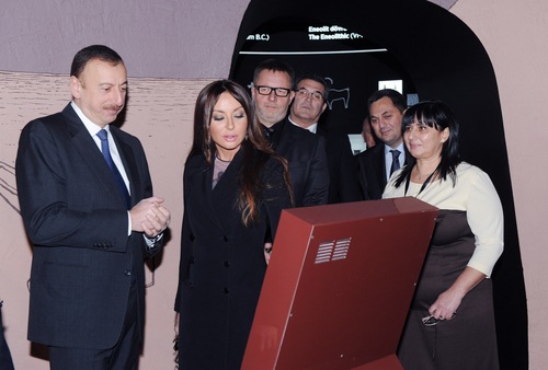 Президент Ильхам Алиев и его супруга Мехрибан Алиева приняли участие в открытии музея, построенного в Гобустанском заповеднике – ФОТО