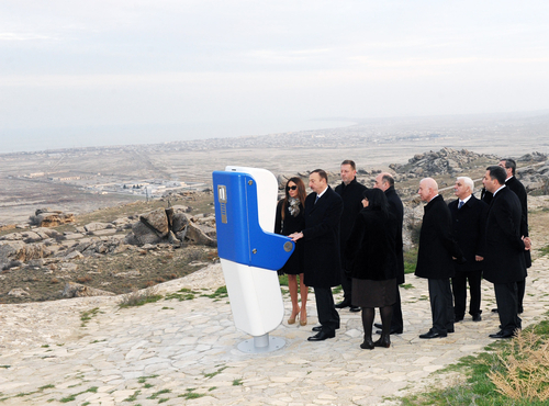 Президент Ильхам Алиев и его супруга Мехрибан Алиева приняли участие в открытии музея, построенного в Гобустанском заповеднике – ФОТО