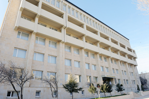 Президент Ильхам Алиев и его супруга Мехрибан Алиева ознакомились с капитально отремонтированной Детской неврологической больницей - ФОТО