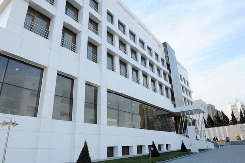 Президент Ильхам Алиев и его супруга Мехрибан Алиева приняли участие на открытии Республиканского диагностического центра после капремонта - ФОТО