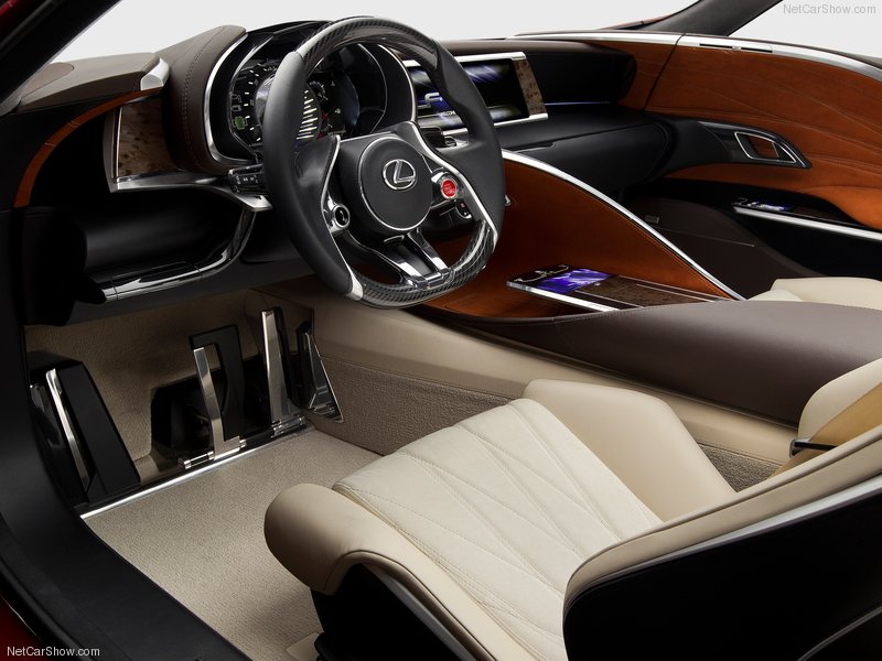 Lexus рассекретил снимки нового автомобиля - ФОТОСЕССИЯ
