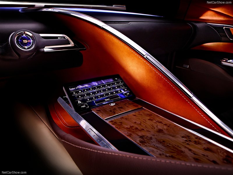 Lexus рассекретил снимки нового автомобиля - ФОТОСЕССИЯ