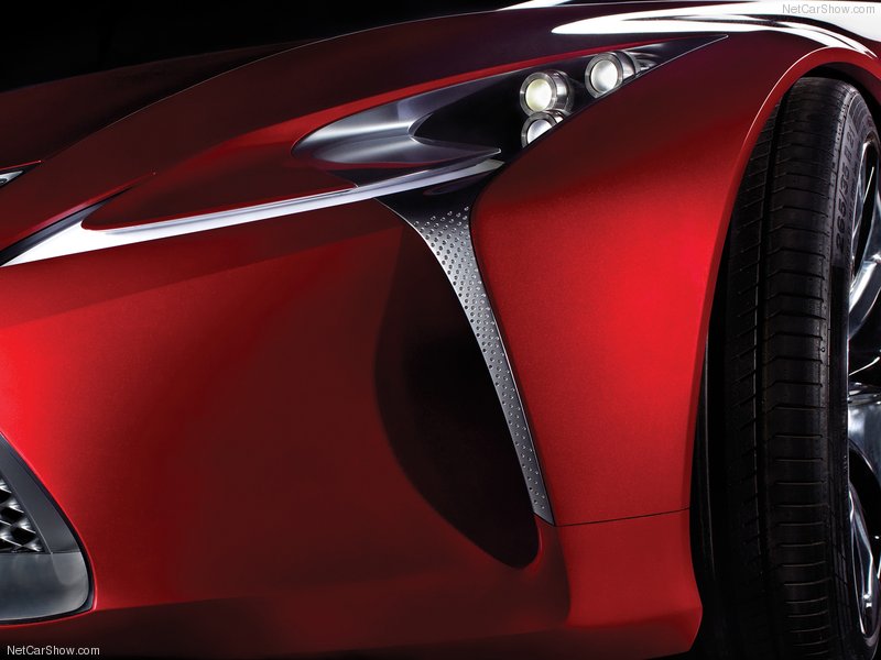Lexus рассекретил снимки нового автомобиля - ФОТОСЕССИЯ
