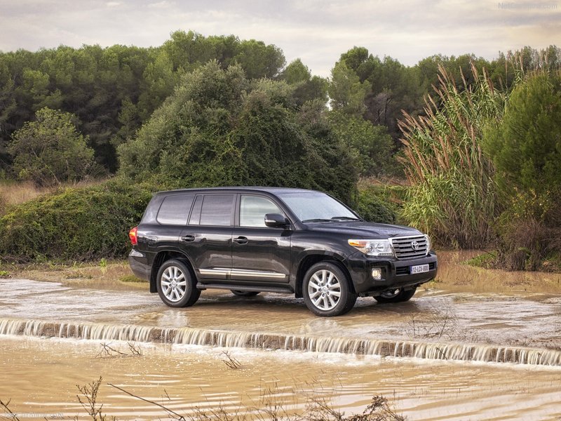 Новый Toyota Land Cruiser 2013 года - ФОТОСЕССИЯ