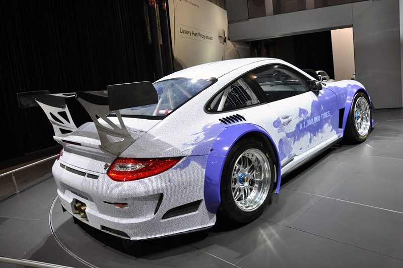 "Porsche" выпустил Facebook-мобиль - ФОТО