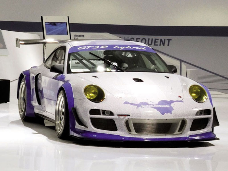 "Porsche" выпустил Facebook-мобиль - ФОТО