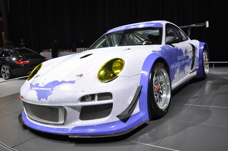 "Porsche" выпустил Facebook-мобиль - ФОТО