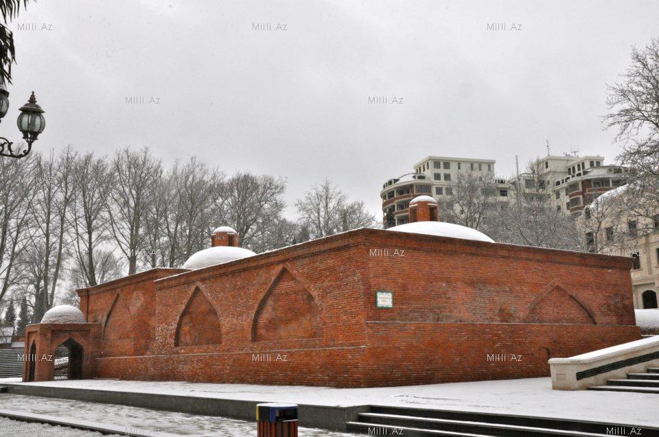Снежные зарисовки Гянджи - ФОТО