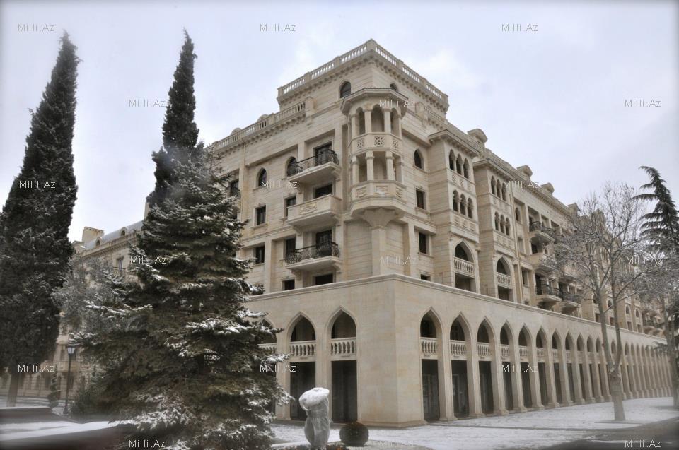 Снежные зарисовки Гянджи - ФОТО