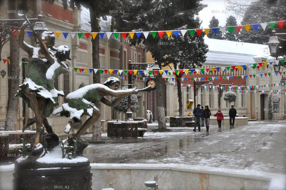 Снежные зарисовки Гянджи - ФОТО