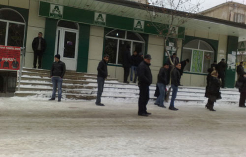Замерзшая столица: Баку во власти снега и льда - ФОТОСЕССИЯ