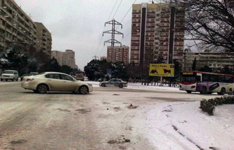 Замерзшая столица: Баку во власти снега и льда - ФОТОСЕССИЯ