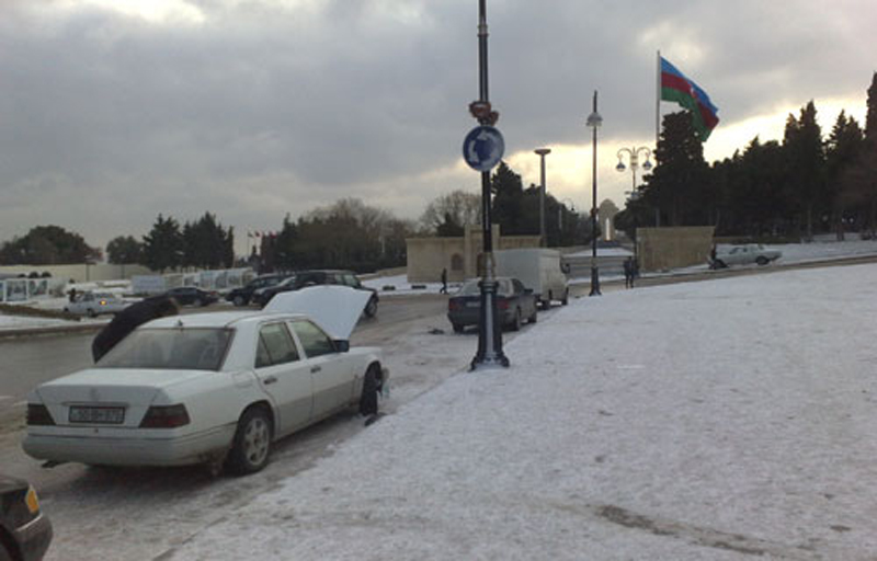 Замерзшая столица: Баку во власти снега и льда - ФОТОСЕССИЯ