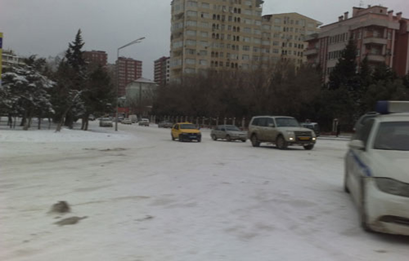 Замерзшая столица: Баку во власти снега и льда - ФОТОСЕССИЯ