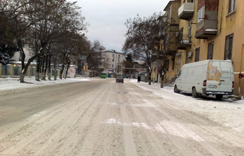 Замерзшая столица: Баку во власти снега и льда - ФОТОСЕССИЯ