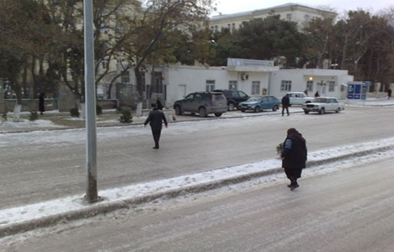 Замерзшая столица: Баку во власти снега и льда - ФОТОСЕССИЯ