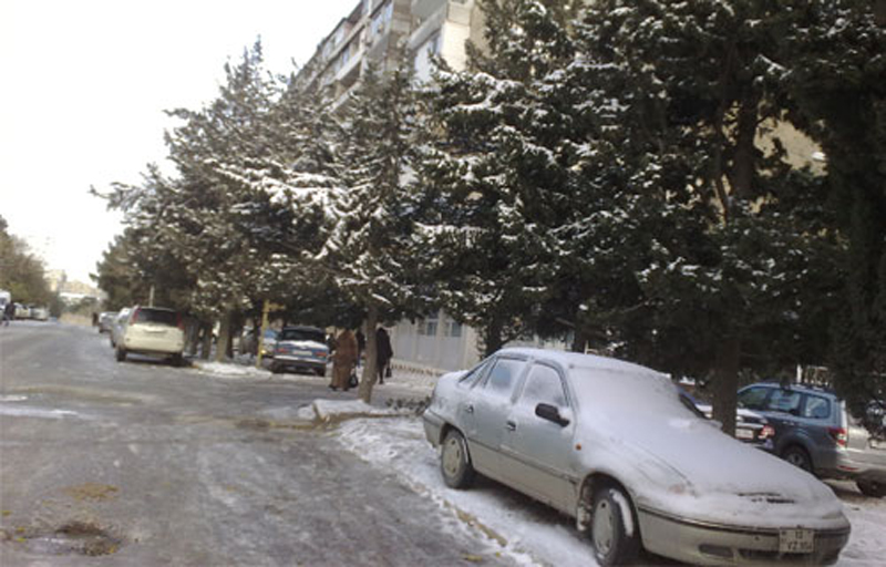 Замерзшая столица: Баку во власти снега и льда - ФОТОСЕССИЯ