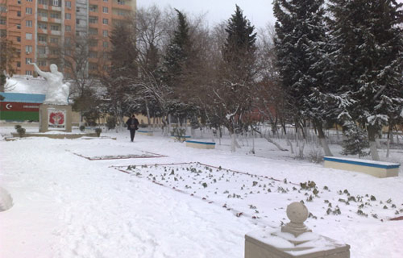 Замерзшая столица: Баку во власти снега и льда - ФОТОСЕССИЯ