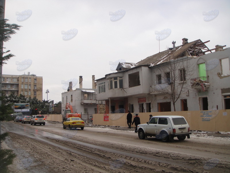 В Наримановском районе Баку сносят жилое здание - ФОТО