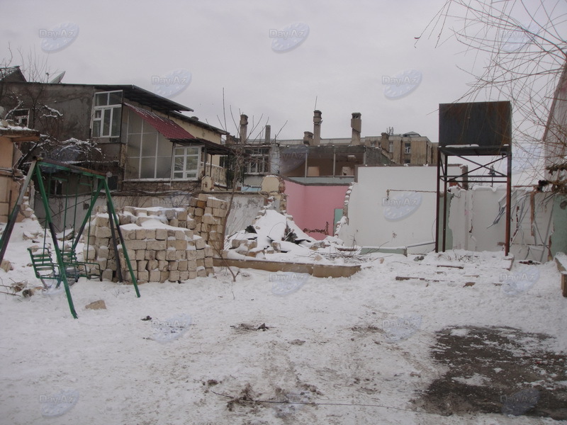 В Наримановском районе Баку сносят жилое здание - ФОТО