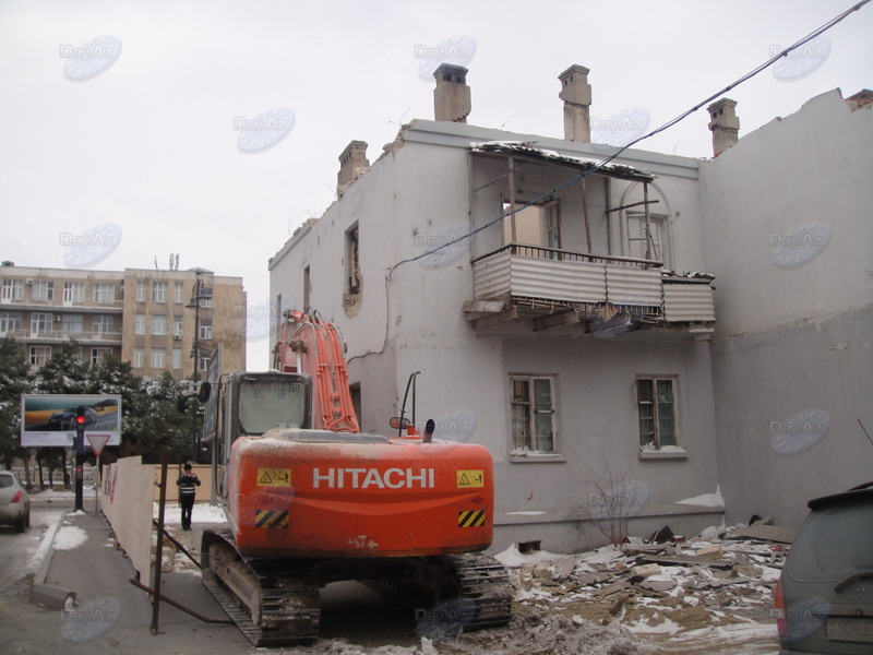 В Наримановском районе Баку сносят жилое здание - ФОТО