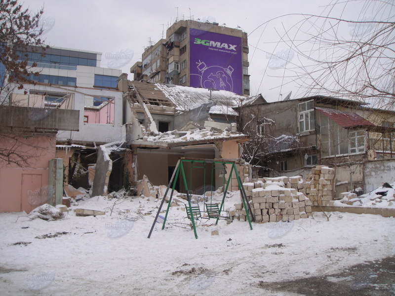 В Наримановском районе Баку сносят жилое здание - ФОТО