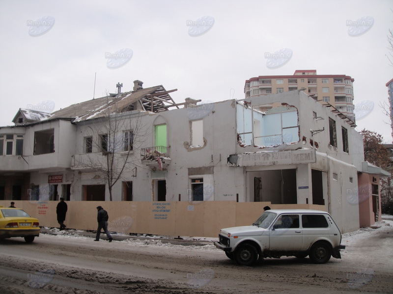 В Наримановском районе Баку сносят жилое здание - ФОТО