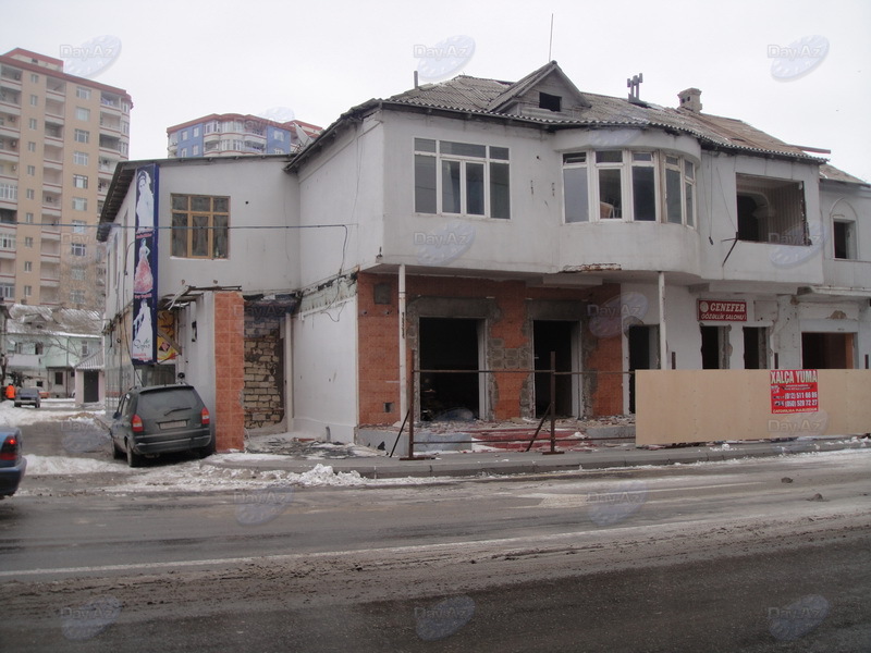 В Наримановском районе Баку сносят жилое здание - ФОТО
