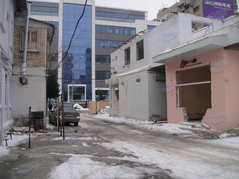 В Наримановском районе Баку сносят жилое здание - ФОТО