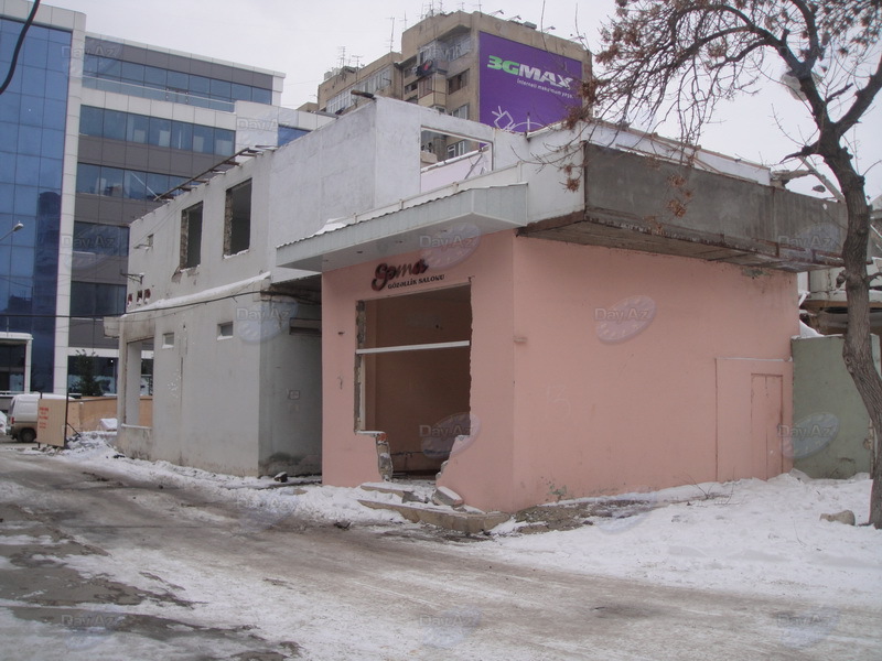 В Наримановском районе Баку сносят жилое здание - ФОТО