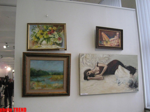 В Баку прошла выставка работ молодых художников - ФОТО