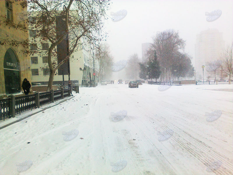 В Баку бушует метель - ОБНОВЛЕНО - ФОТО
