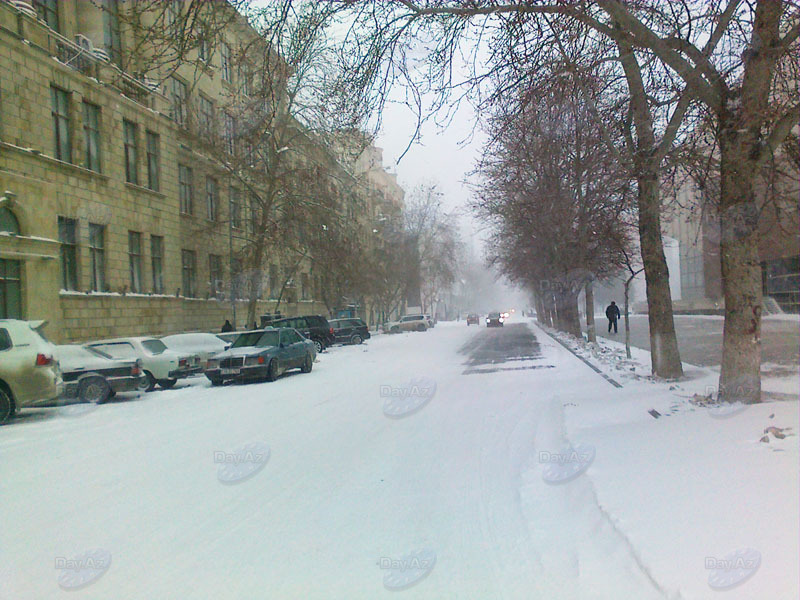 В Баку бушует метель - ОБНОВЛЕНО - ФОТО