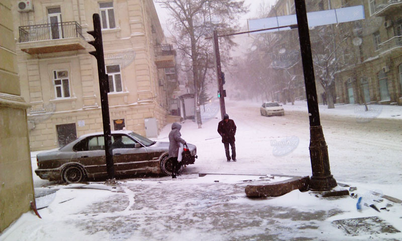 В Баку бушует метель - ОБНОВЛЕНО - ФОТО