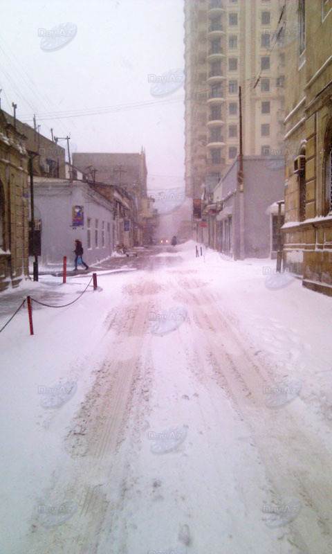 В Баку бушует метель - ОБНОВЛЕНО - ФОТО
