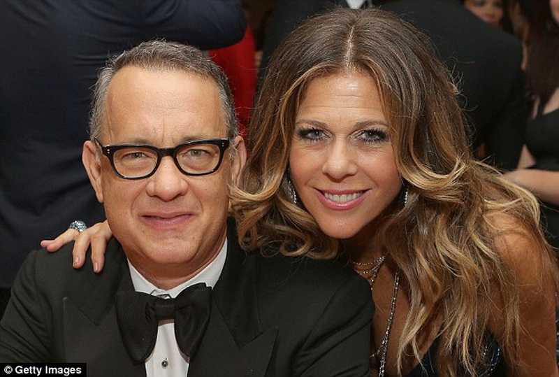 Леди Гага нарядилась в "золотое" платье – ФОТО