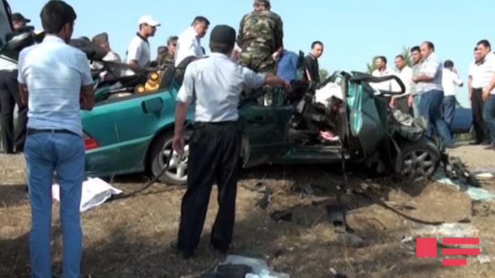 Bakı-Qazax yolunda avtobusla "Mercedes" toqquşdu: ölü və yaralılar var - YENİLƏNİB - FOTO - VİDEO