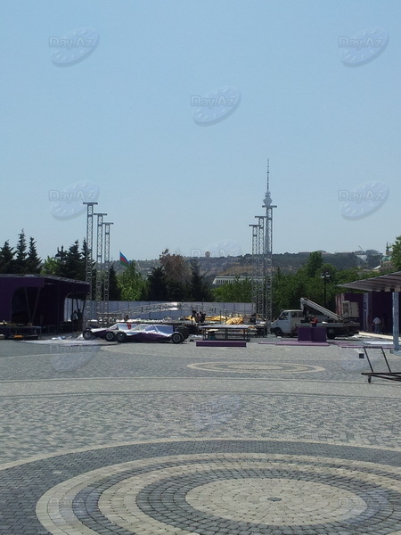 На Бакинском бульваре открылся EuroVillage - ОБНОВЛЕНО - ФОТО