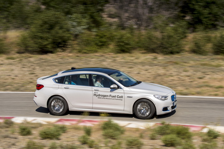 BMW представила водородные прототипы - ФОТО