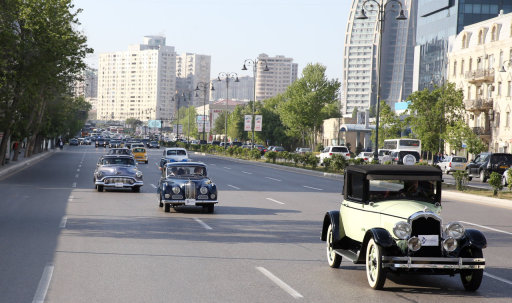 В Баку состоялся пробег классических автомобилей, посвященный 91-й годовщине со дня рождения общенационального лидера Гейдара Алиева - ФОТО