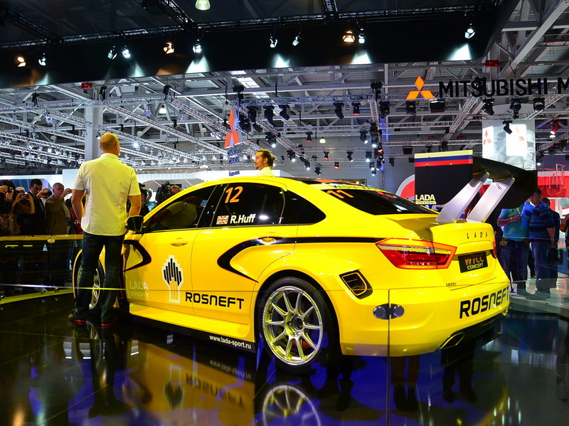 Гоночная Lada Vesta WTCC выйдет на трек в 2015 году - ФОТО