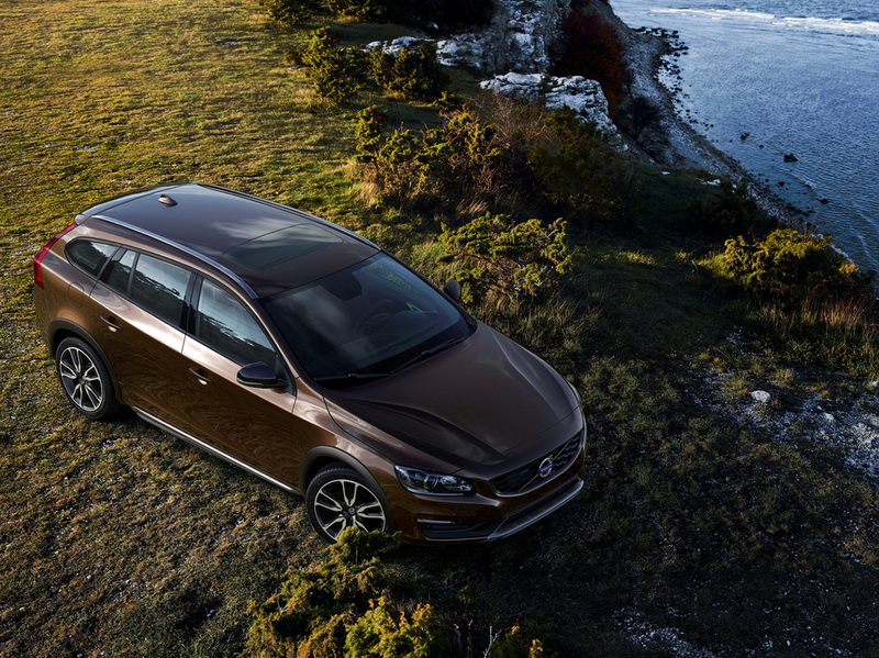 Представлен "вседорожный" Volvo V60 Cross Country - ФОТО